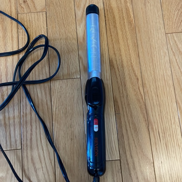 Revlon curling iron - Picture 2 of 2